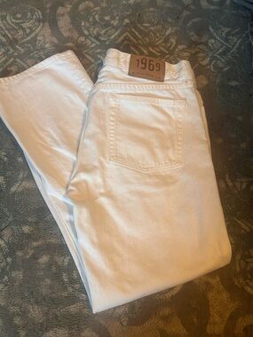 Gap 1969 33x30 White Slim Straight Jeans